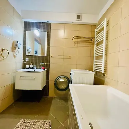 Joy George Enescu 5 Apartment Brașov