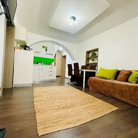 Joy George Enescu 5 Apartment Brașov